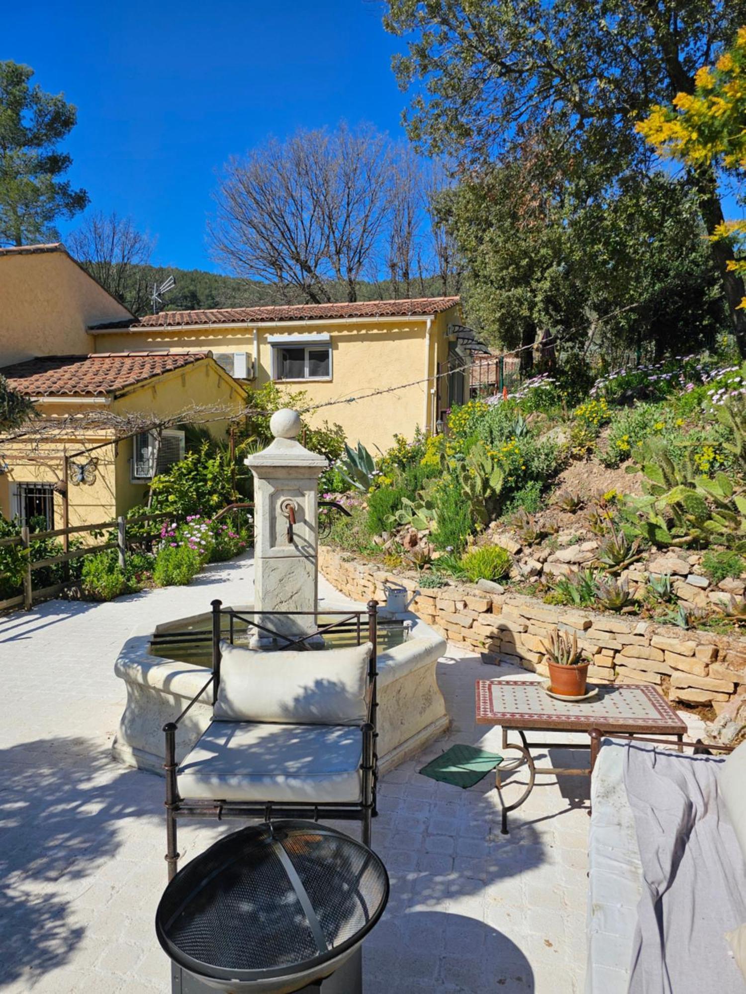 1262 Chemin Des Pignatelles Appartement *